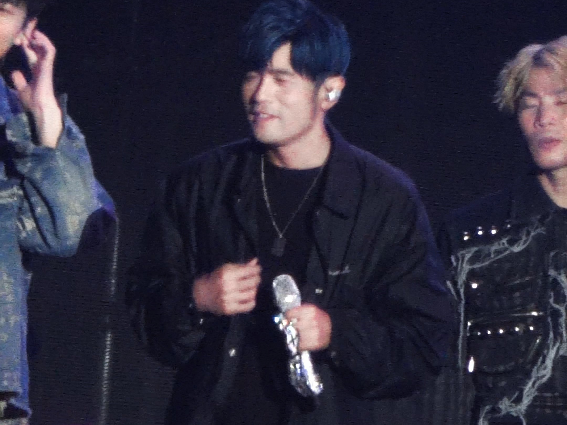 周杰伦被伍佰附身唱《屋顶》版