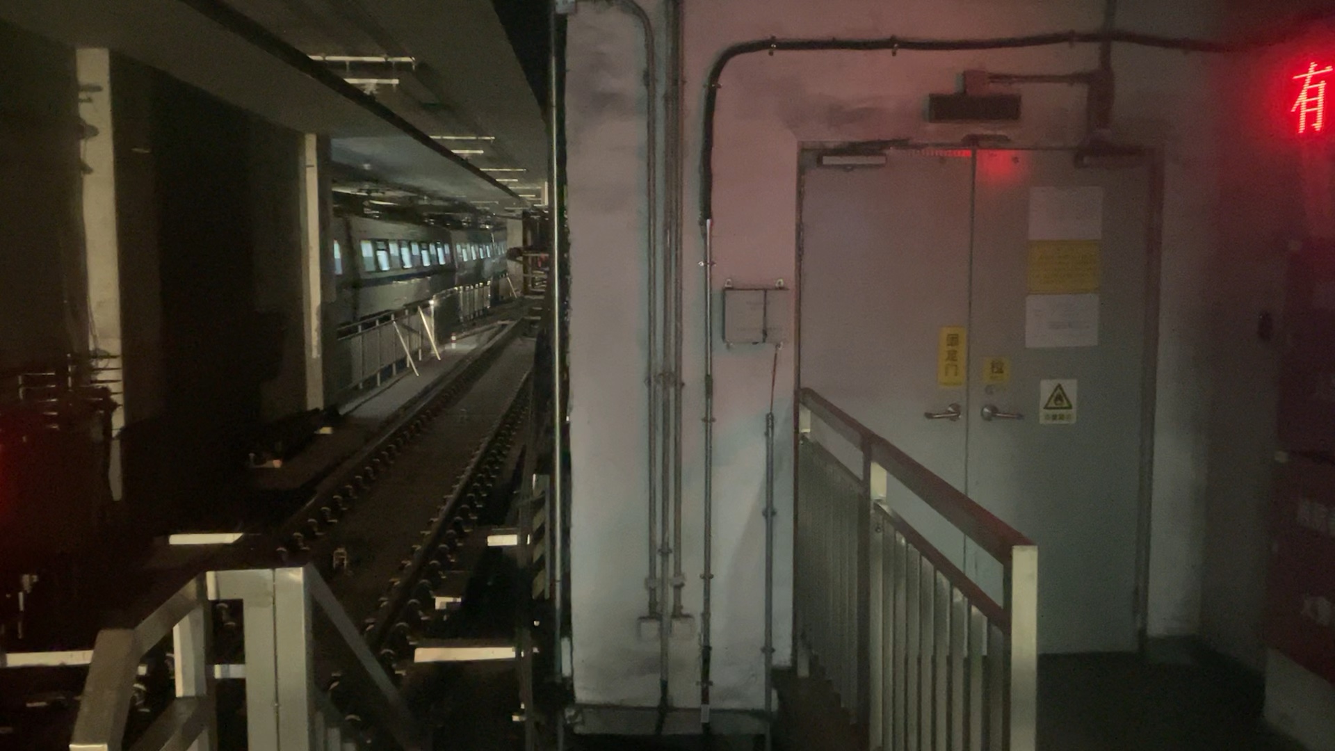 【深圳地铁】「车公庙站」在9号线前湾方向站台看7号线列车出站