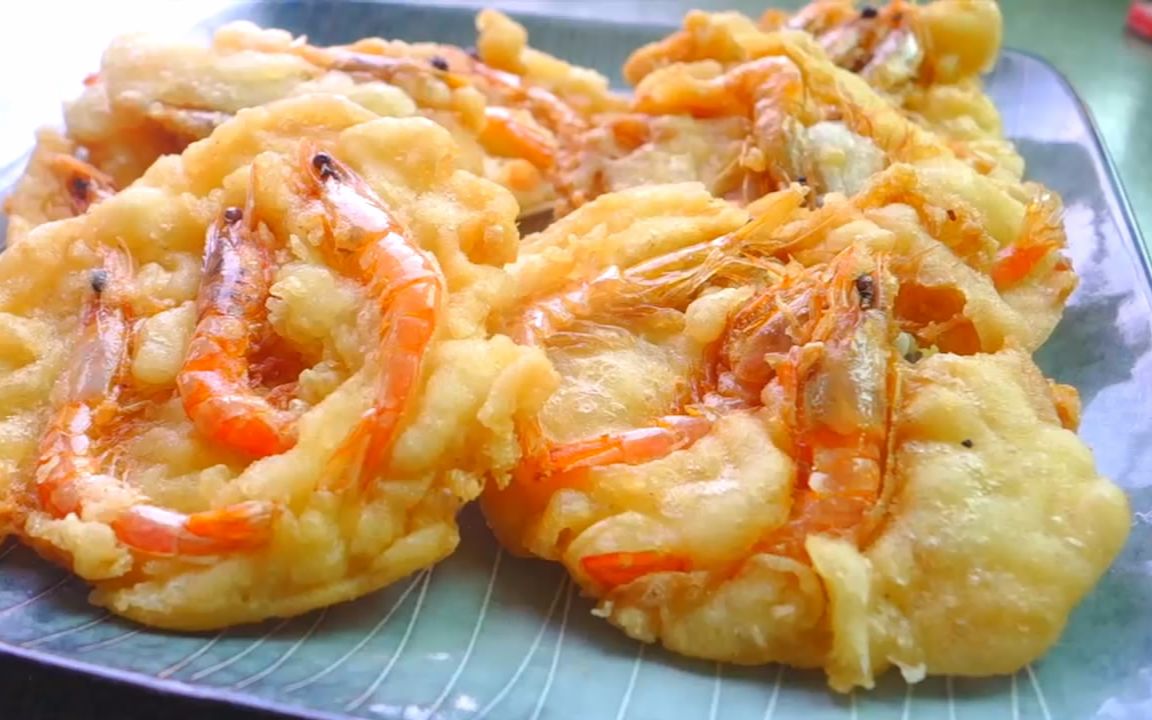 一把糯米粉,三只小虾,教你在家做香脆鲜甜的炸虾饼_美食圈_生活_bilib