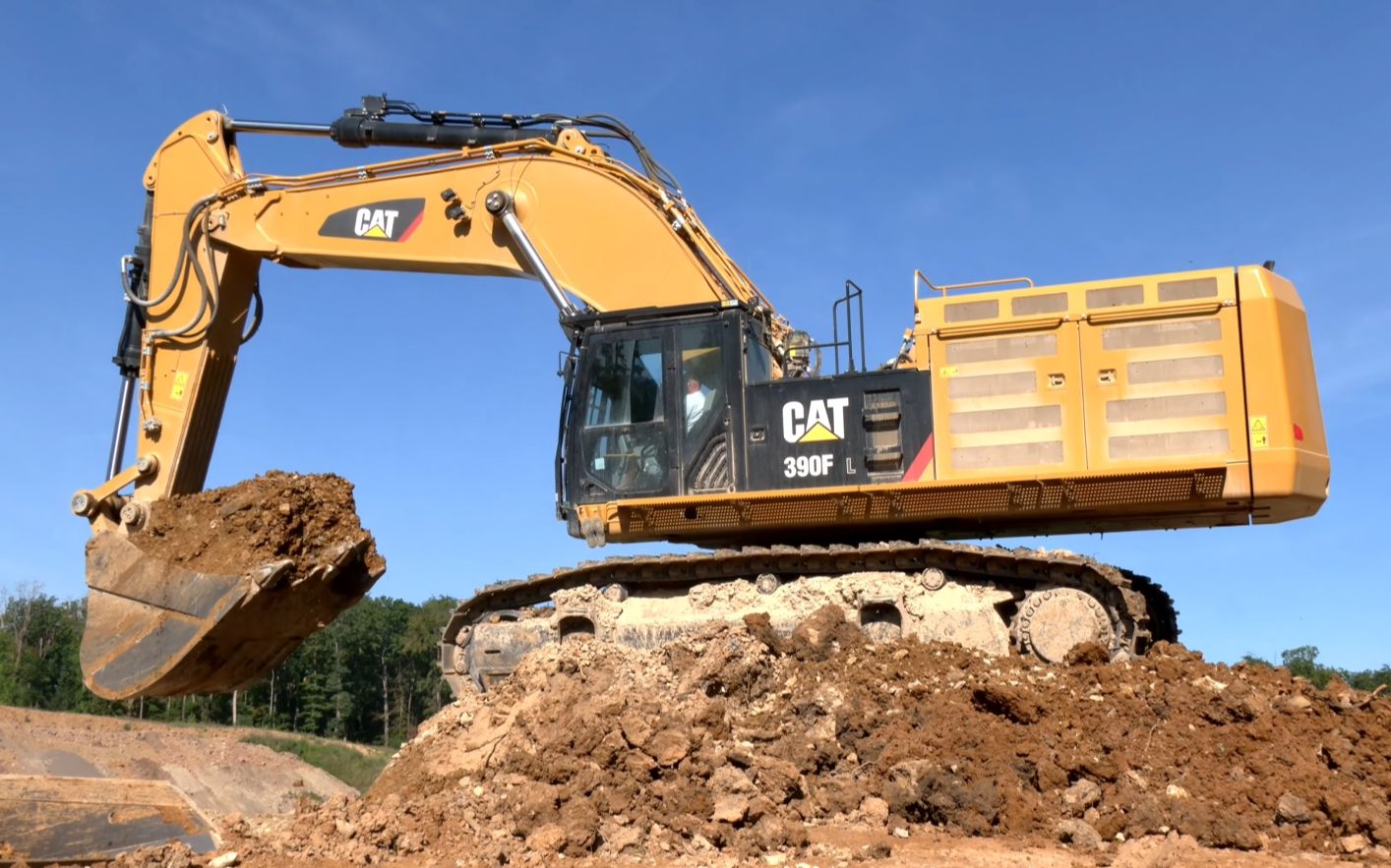 4k cat 390f挖掘机770g卡车装车_哔哩哔哩 (゜-゜)つロ 干杯~-bili