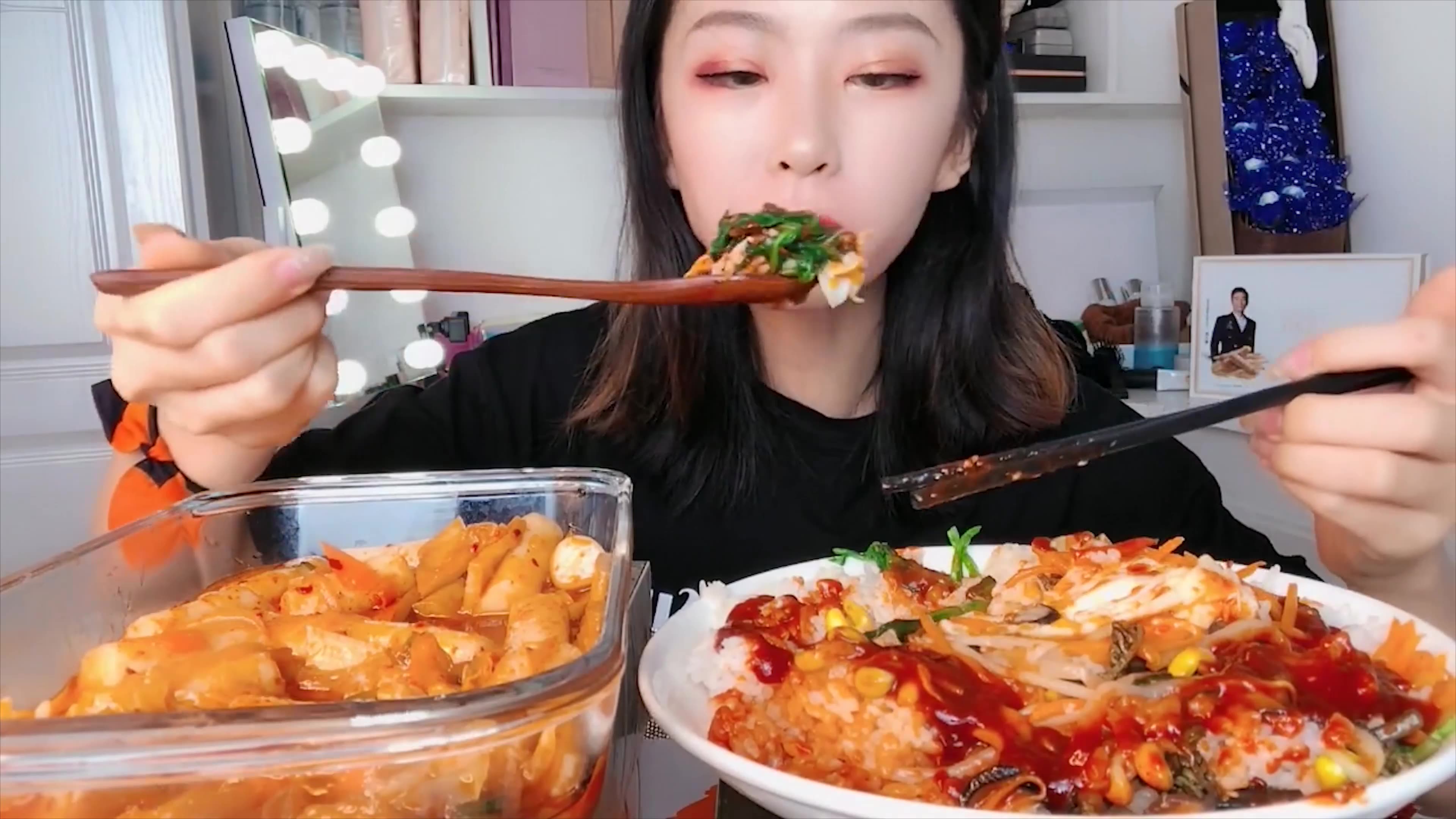 美食吃播炸鸡套餐炸得还是挺脆的好吃