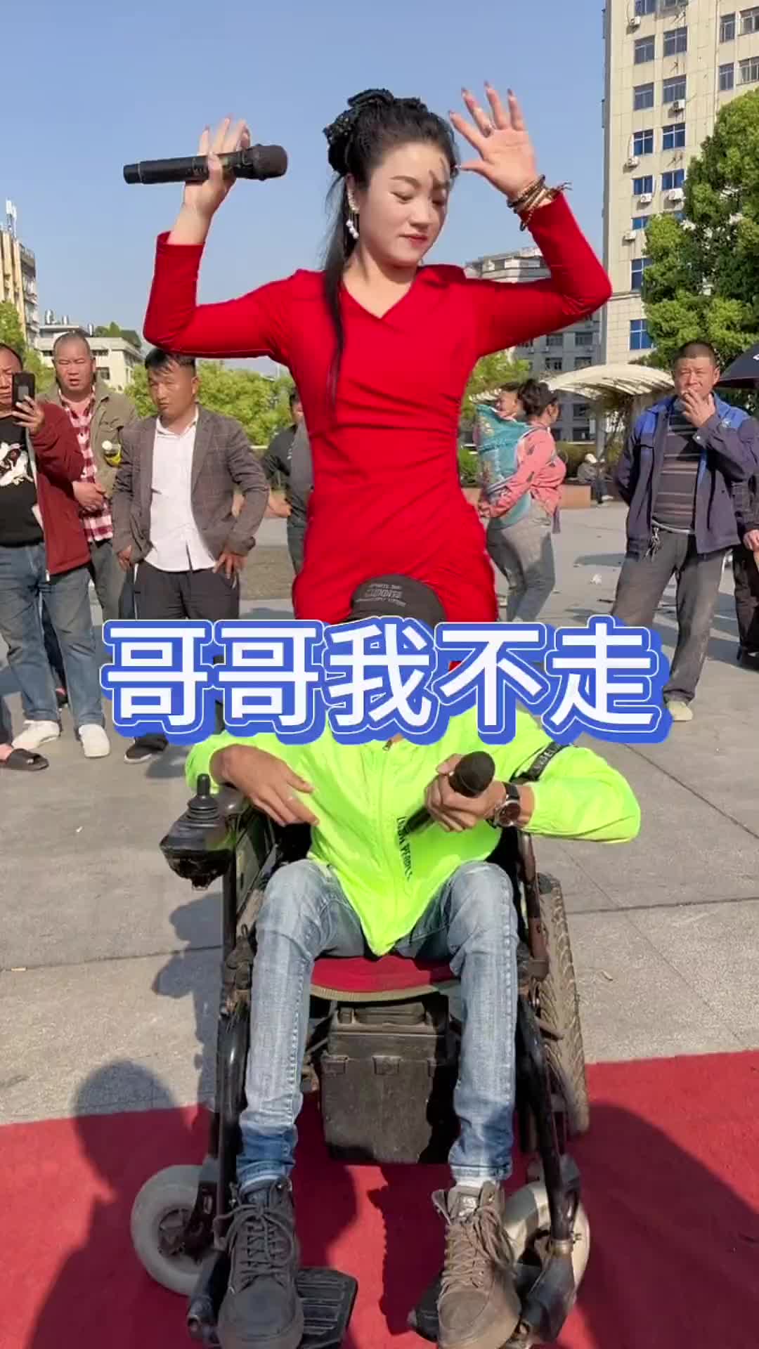 哥哥哥哥我不走户外唱歌热门音乐唱出自己的风格才会如此与众不同