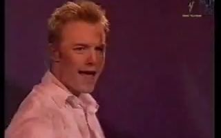 [图]Ronan Keating - Life Is a Rollercoaster Live in MTV EMA's 2000