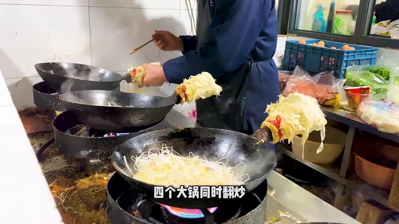 [图]二十四小时营业的凡老头砂锅，深受这群午夜精灵的喜爱