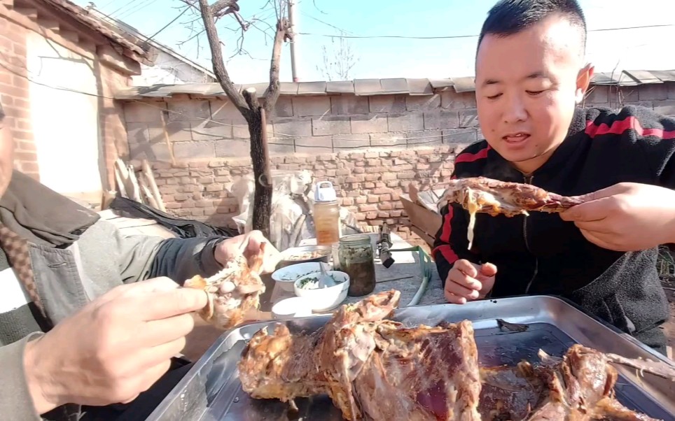 大集买一只大貉子,锅哥秘制烤貉子,比狗肉还香,太美味了哔哩哔哩bilibili