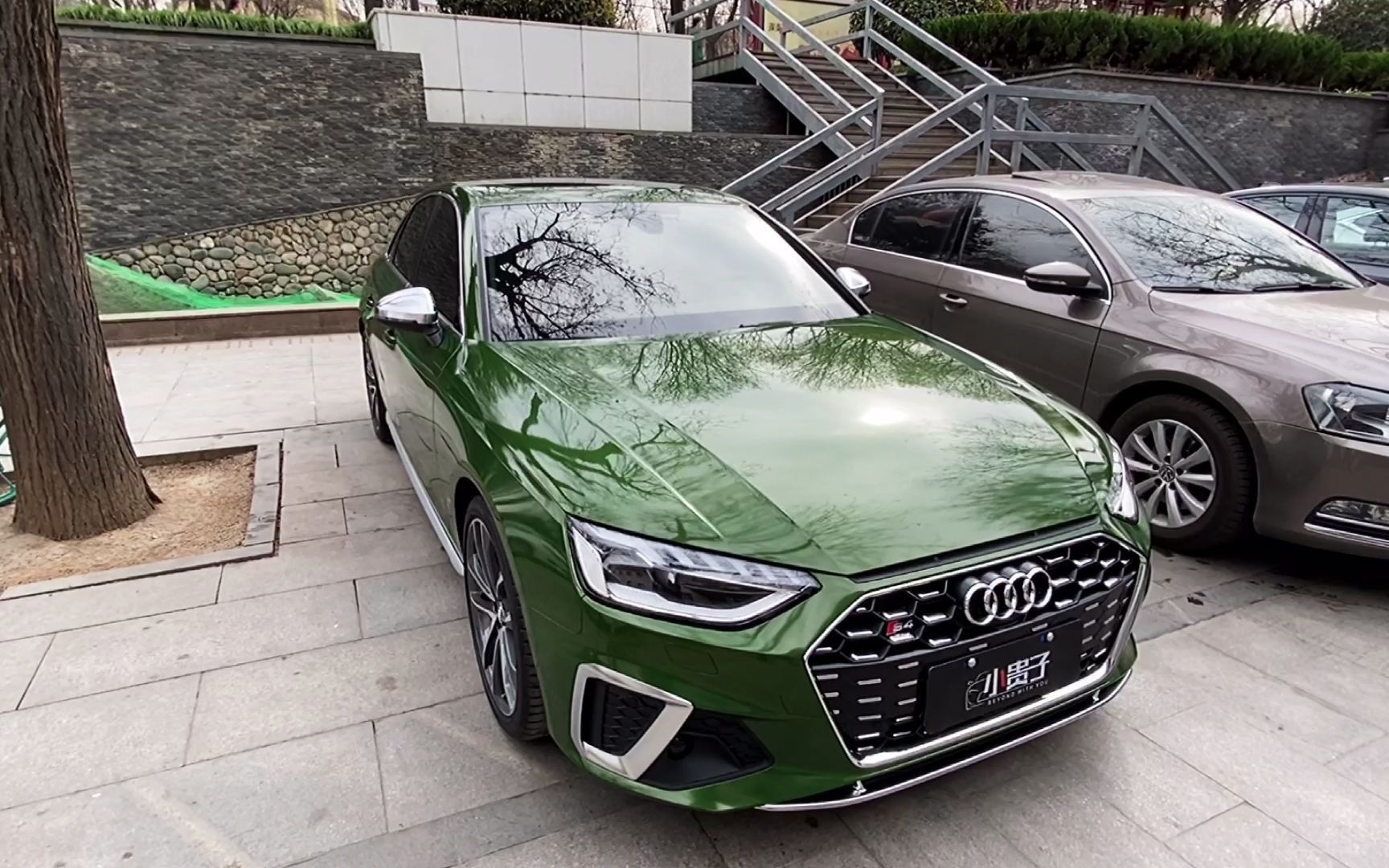 奥迪s4全车改色索诺马绿,网友:这颜色很鲜亮吗?