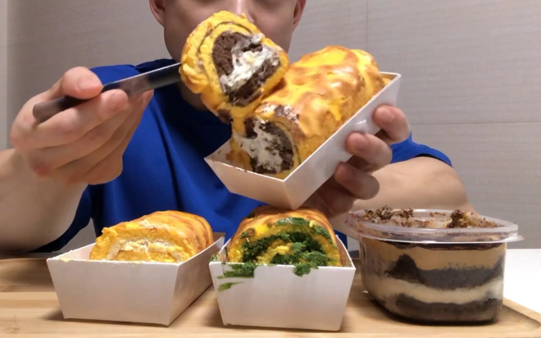 吃货大军虎皮系列,香香的豆乳,苦苦的抹茶,巧克力蛋糕体,偶尔吃吃过过