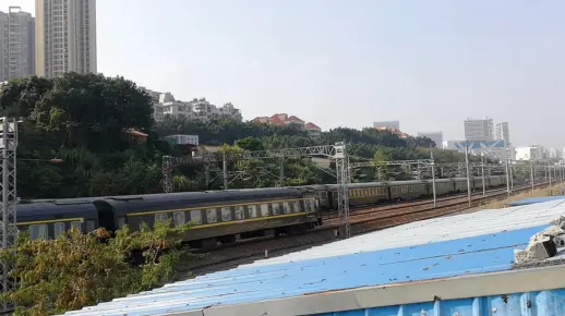 【火车】K9021坪石-深圳东 与 Z147郑州-深圳东 同向进深圳东站 广深上下行线