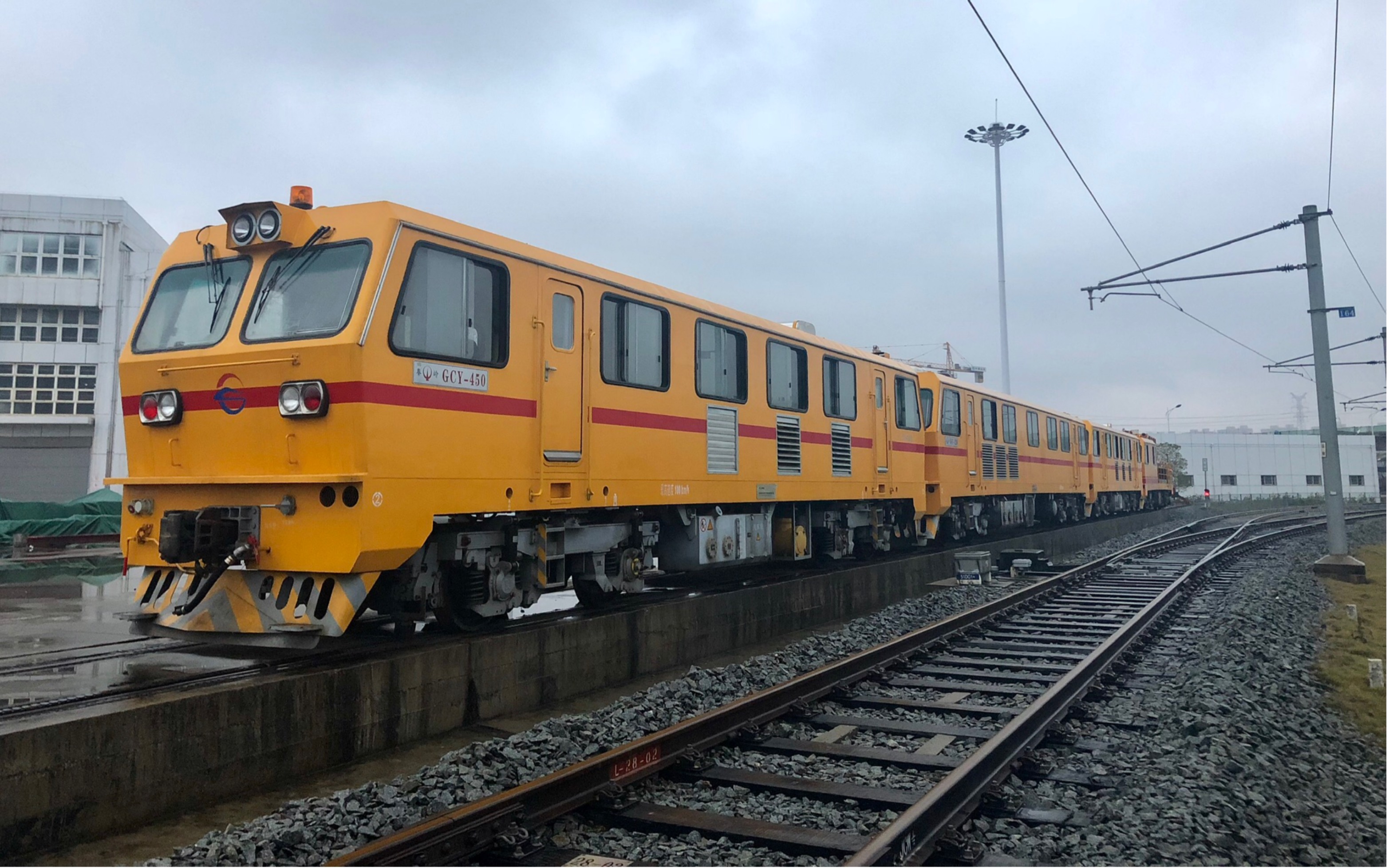 因连挂平板车工程列车推进运行车长前方引道第一视角