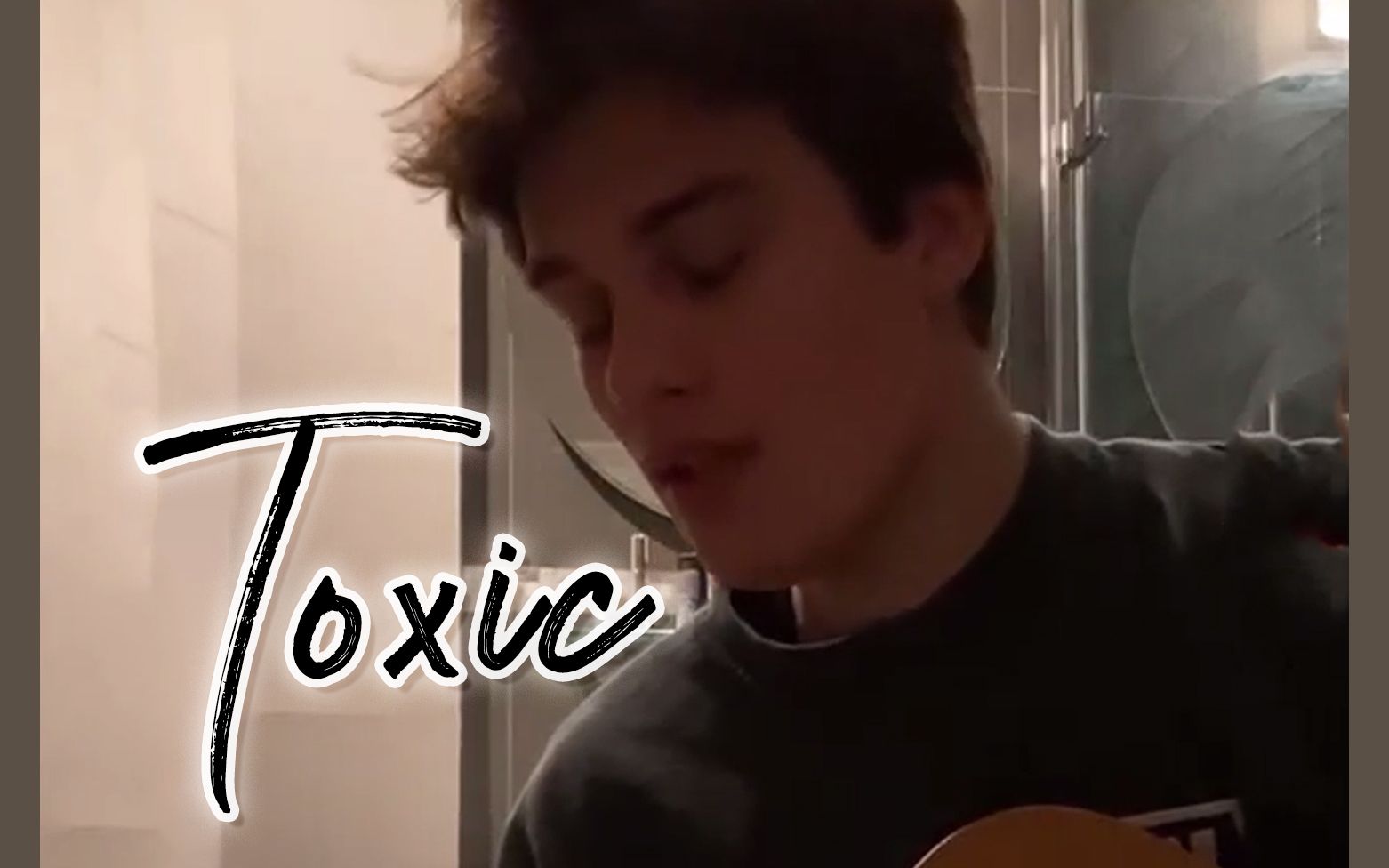 [图]【中字/Nicholas Galitzine】Nick翻唱Britney Spears的Toxic