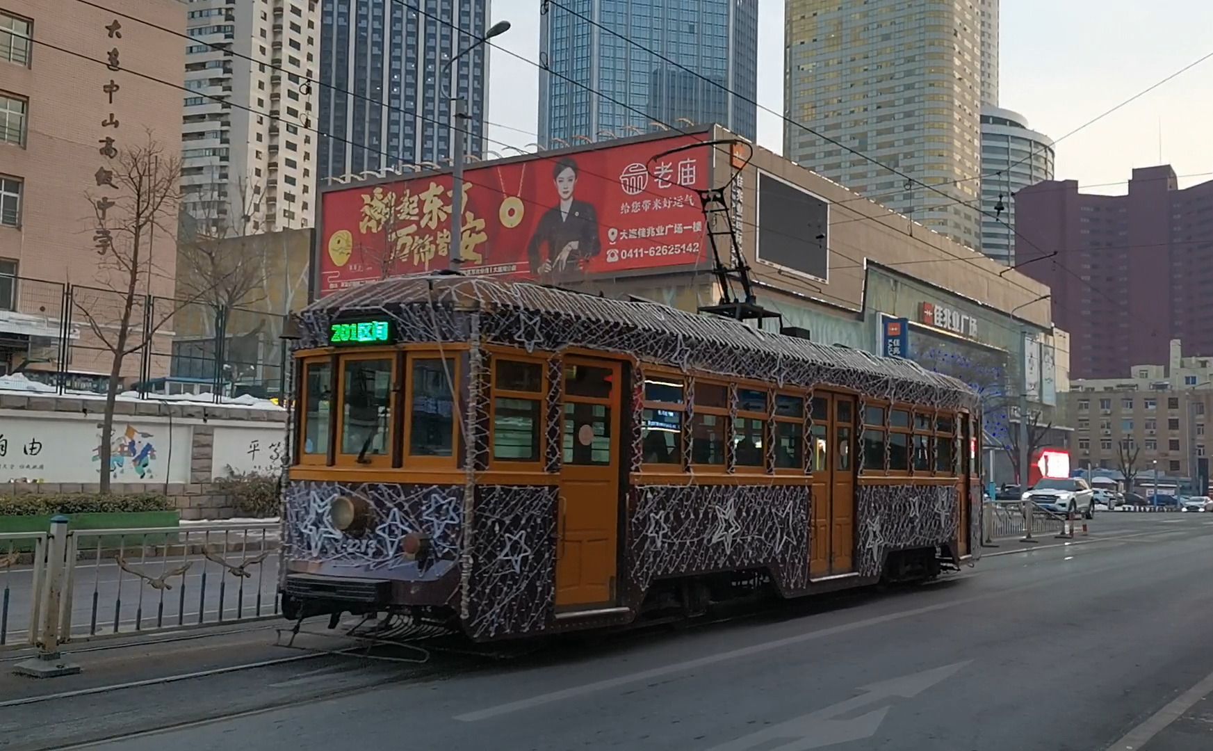 披了一身"渔网"的大连201路dl3000