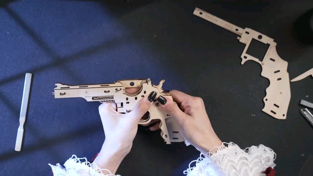 这不是玩具厂,这是战时军火库吧!