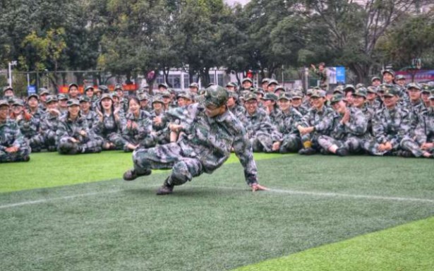 [图]广西百色 BBOY带你看老区～( ˃̶̤́ ꒳ ˂̶̤̀ )