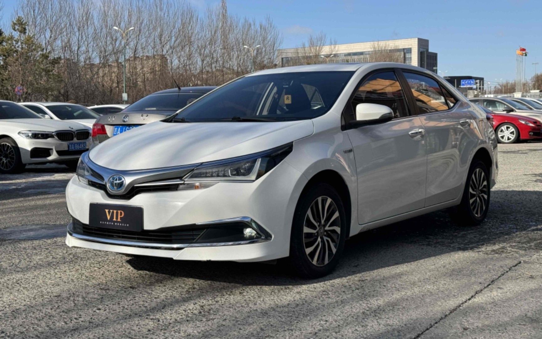 2019年 丰田 卡罗拉 2017款 改款双擎 1.8l e-cvt领先版 5万公里