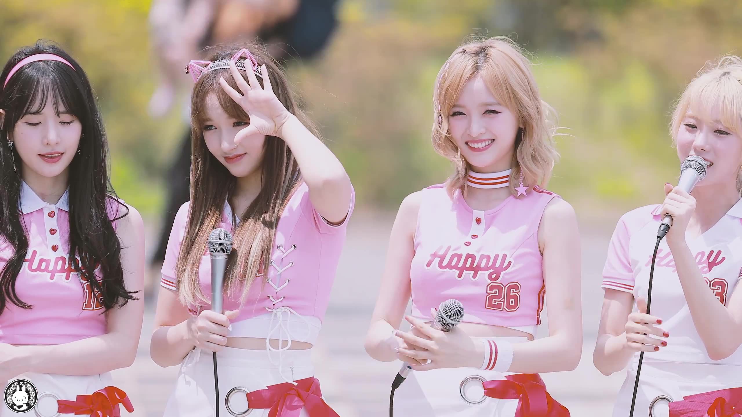 【宇宙少女】年末舞台 happy_哔哩哔哩 (゜-゜)つロ 干杯~-bilibili