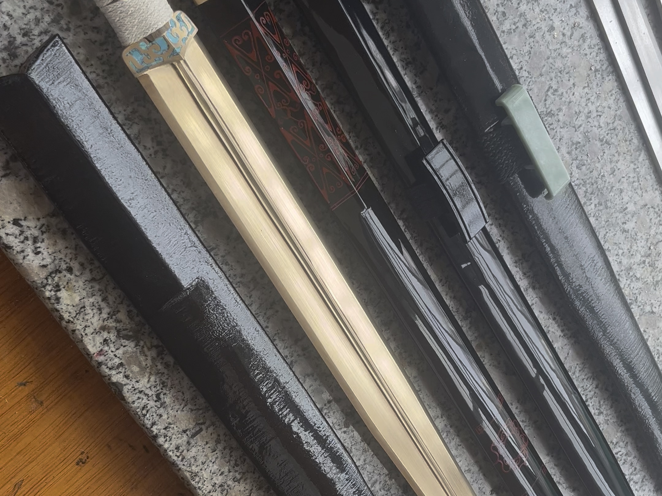 大漆鞘的质感和强度是所有常规剑鞘无法媲美的