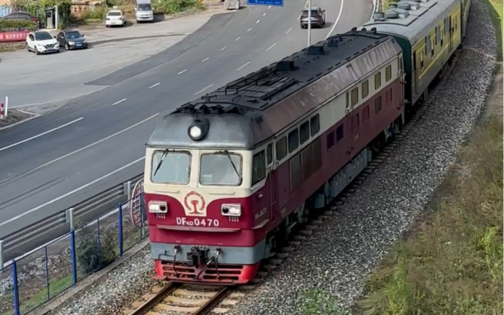 钢铁巨龙k5092(通化—锦州)行驶在秋季的本恒铁路上,乘坐本次列车观赏