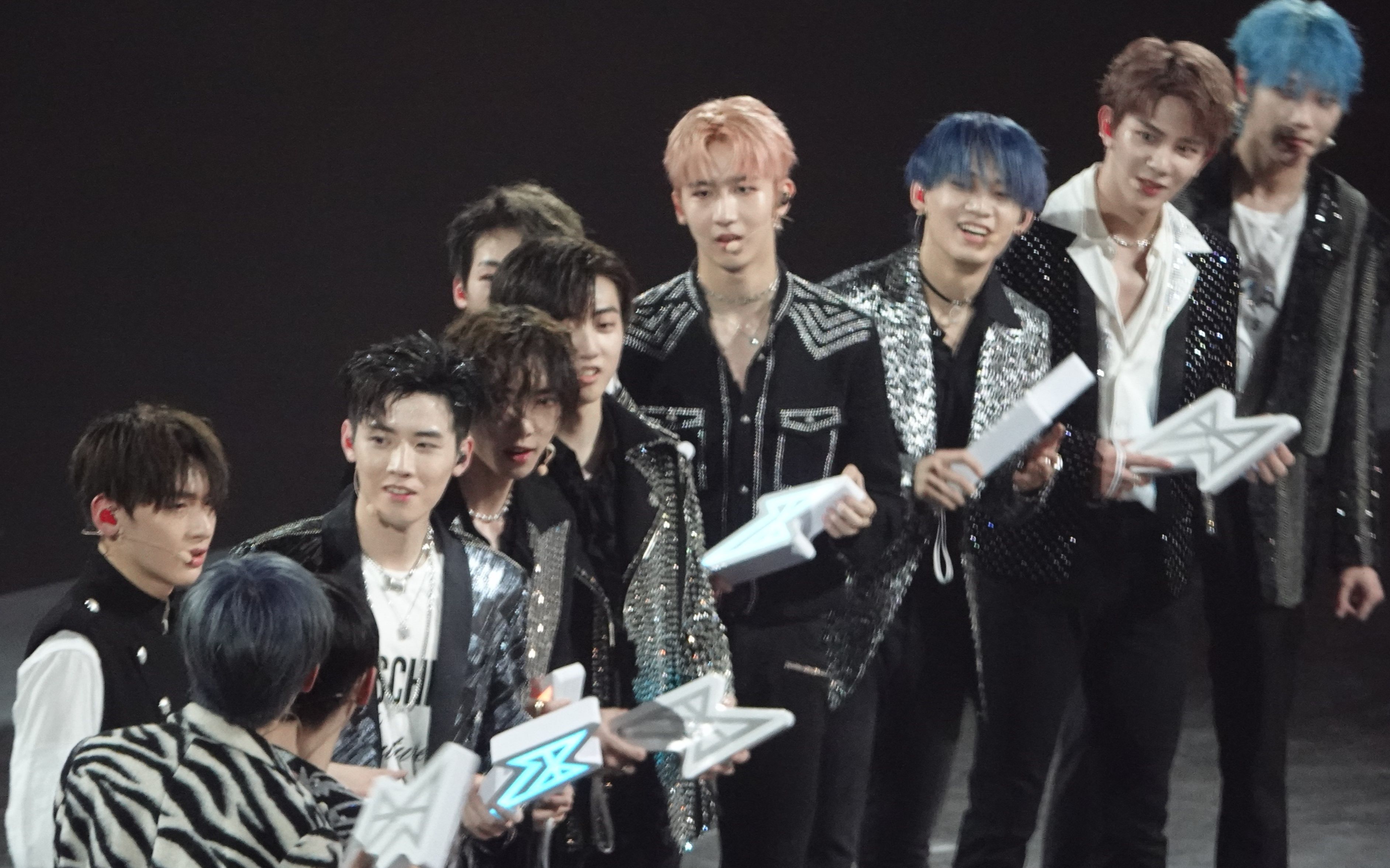 【任豪focus】2019r1se重庆演唱会-游戏-火锅店里有什么_哔哩哔哩 (゜