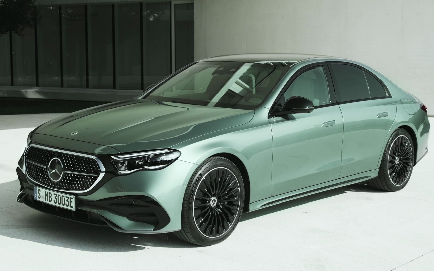 [新车赏析4k] 2024 款 奔驰 e 级 amg 套件 - 欣赏一下最新得奔驰设计