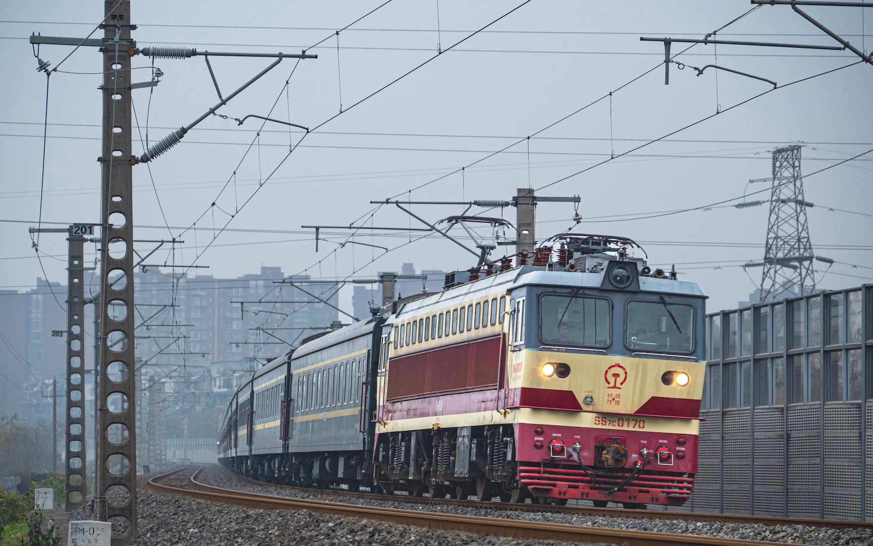 【成都西环线】ss7c大脸猫重回成都!k588次列车加速飞驰在成都西环线