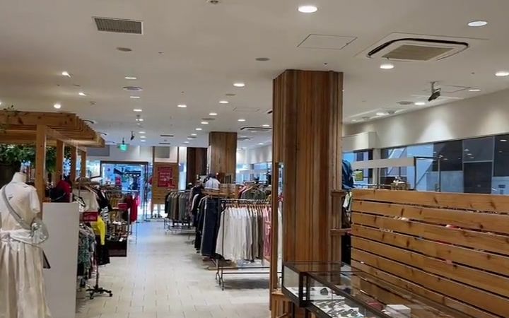 日本大阪中古服装店「Ragtag」巨好逛!宝藏店哔哩哔哩bilibili