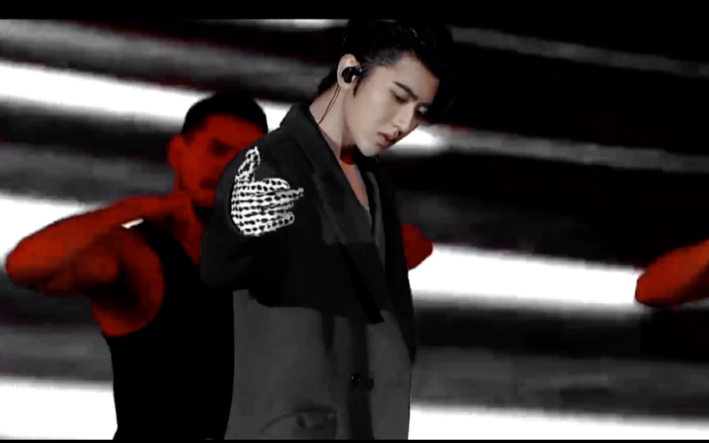 当蔡徐坤的【默片】遇上【蒙着眼】