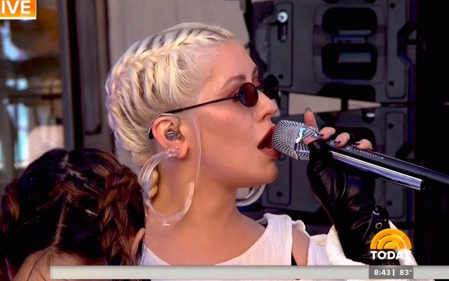 [图]【情绪字幕组】Christina Aguilera - Fall in Line(Live on The Today Show)