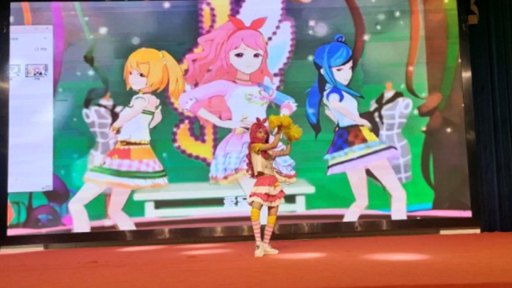 菲梦少女cos!没带发网致歉