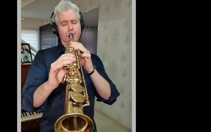 [图]高音萨克斯演奏->"我信我能飞" I Believe I Can Fly - FÁBIO COSTA (SAX COVER)