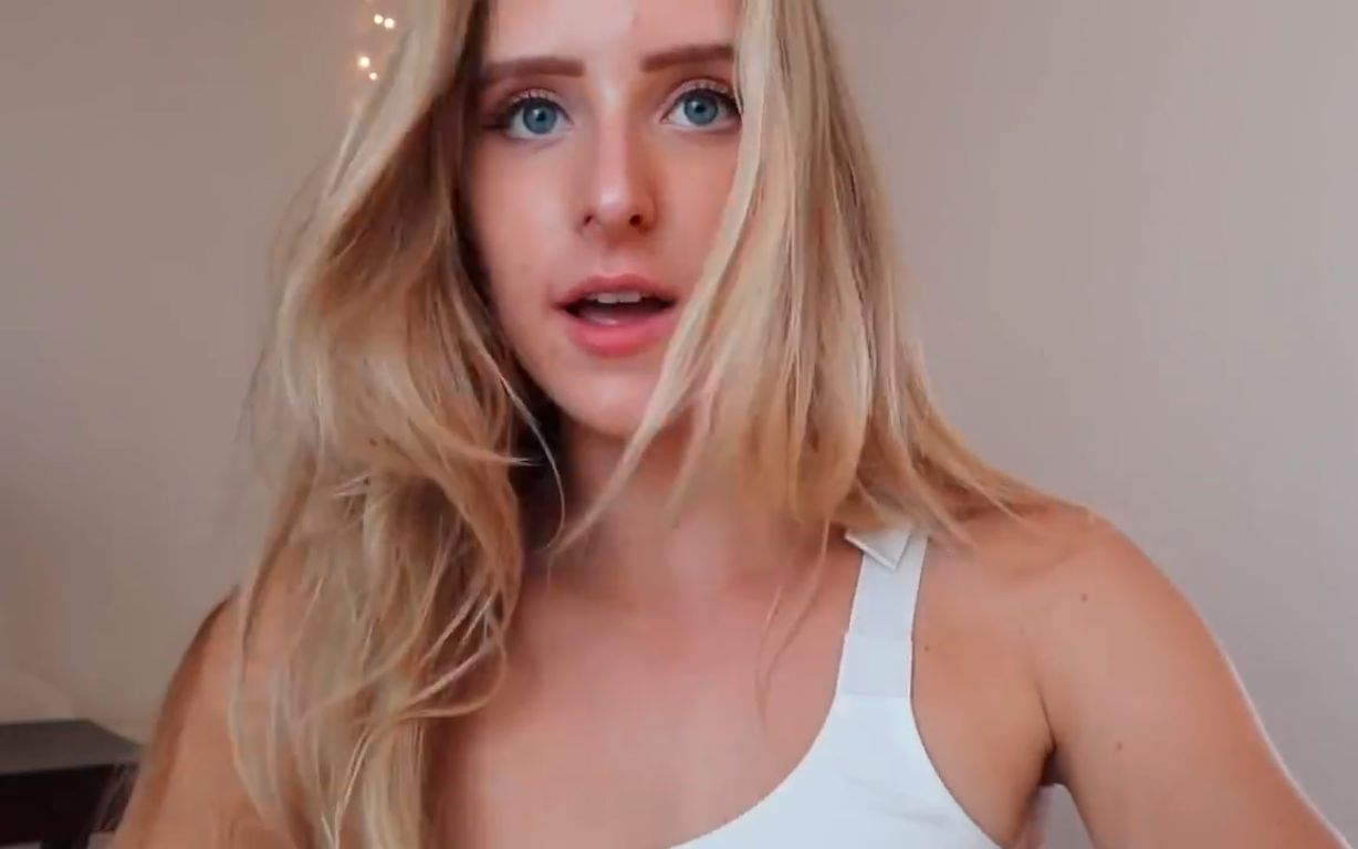 美女旧金山旅行-桌子真好玩caroline zalog went to city halland new