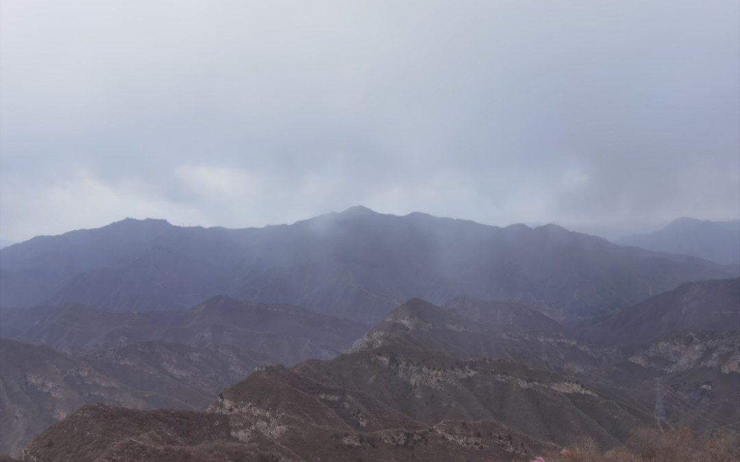 [图]极限徒步北京铁陀山，看到了漫山遍野的映山红，体验了攀岩