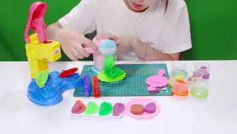 小猪佩奇第4季：小猪佩奇自制面条冰淇淋，好看更好吃呢