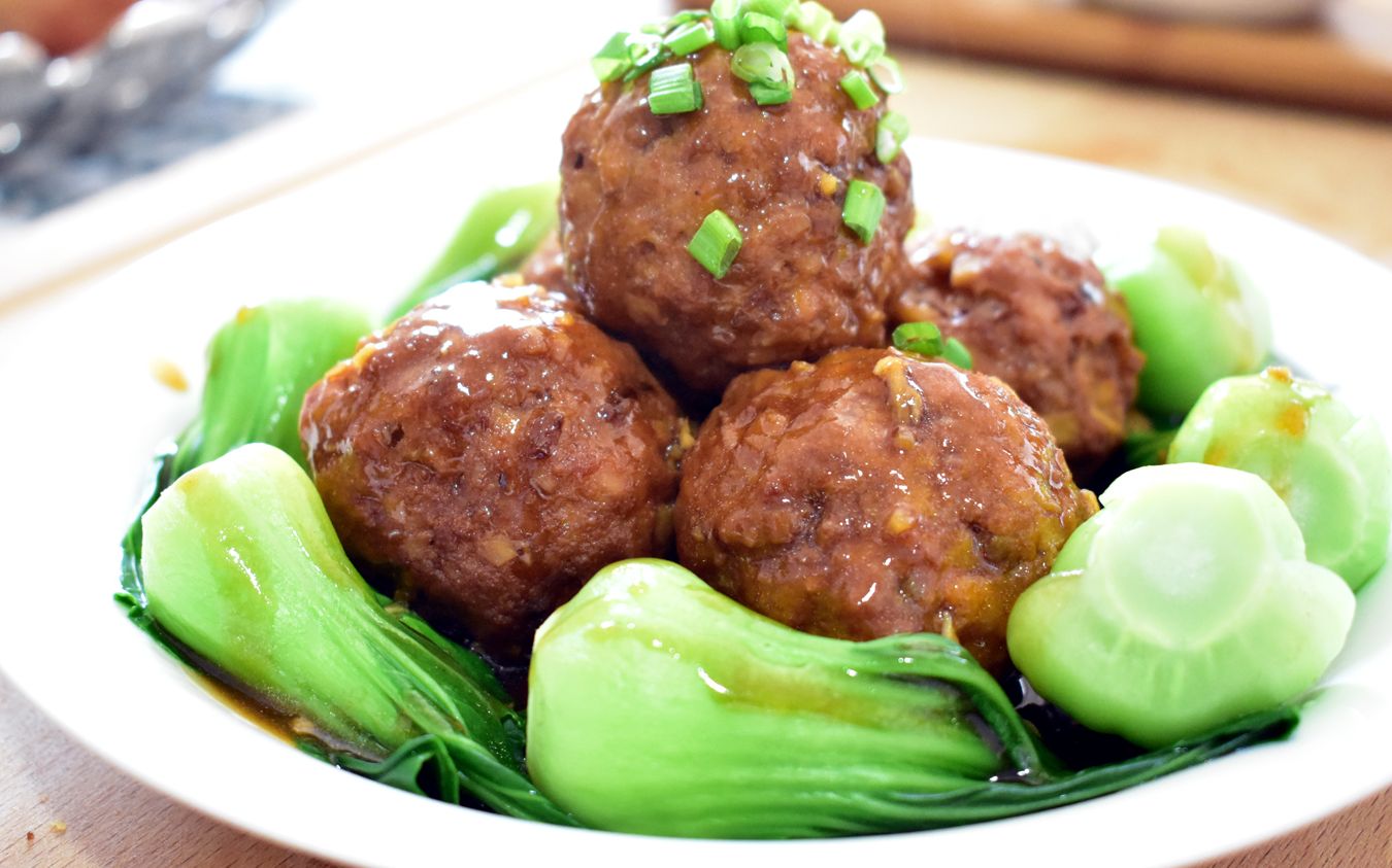 红烧狮子头肉嫩汁浓香醇开胃一上桌就秒光太好吃