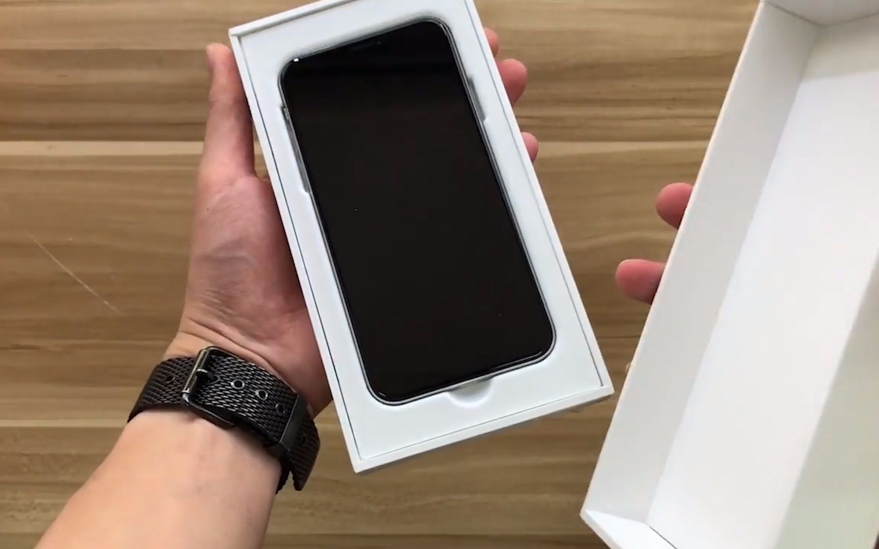 5999的iphonex开箱,打开盒子一瞬间:这才是最漂亮的苹果手机!