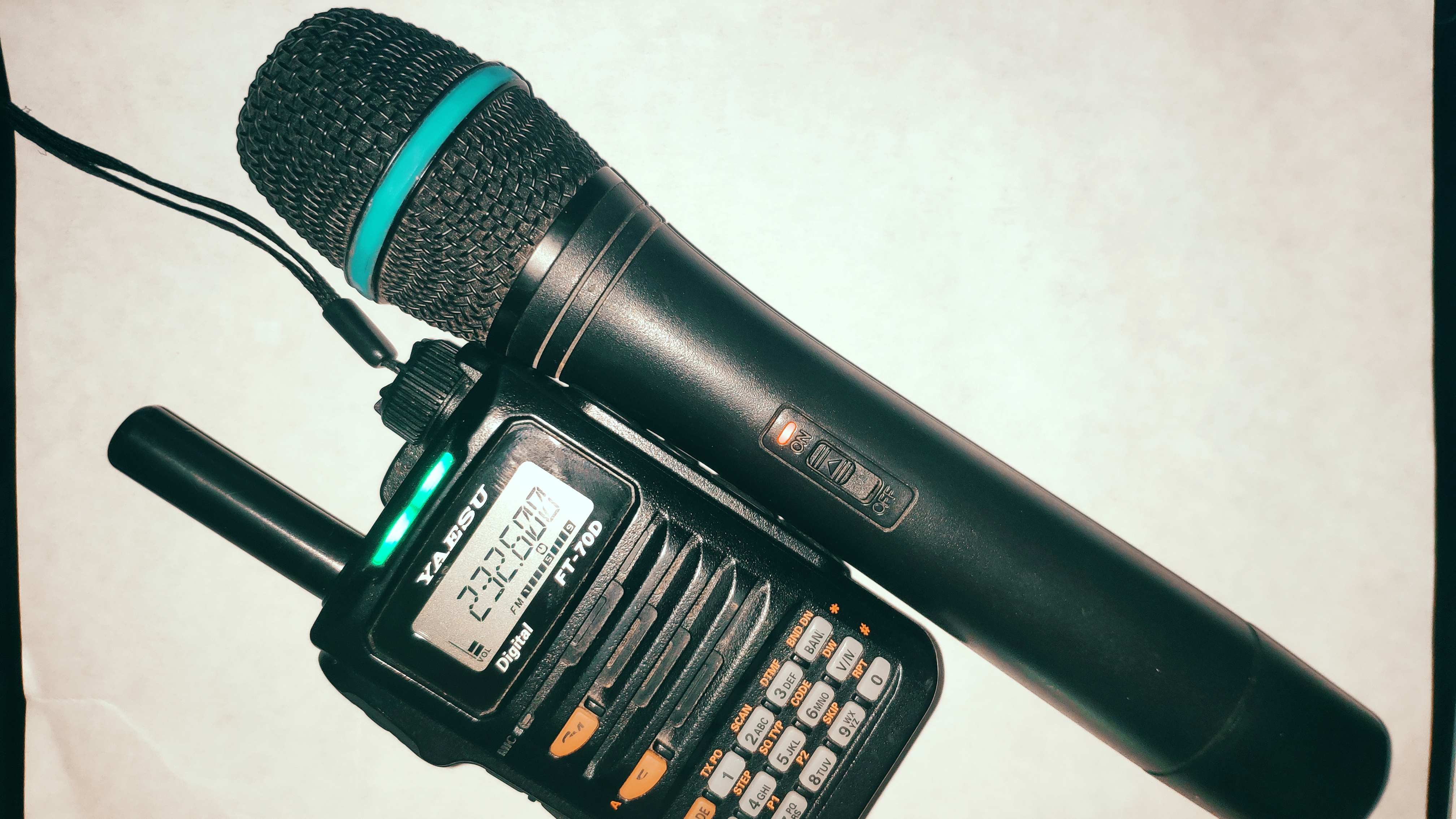 【无线电】用『无线话筒』说话,『对讲机』能接收吗?