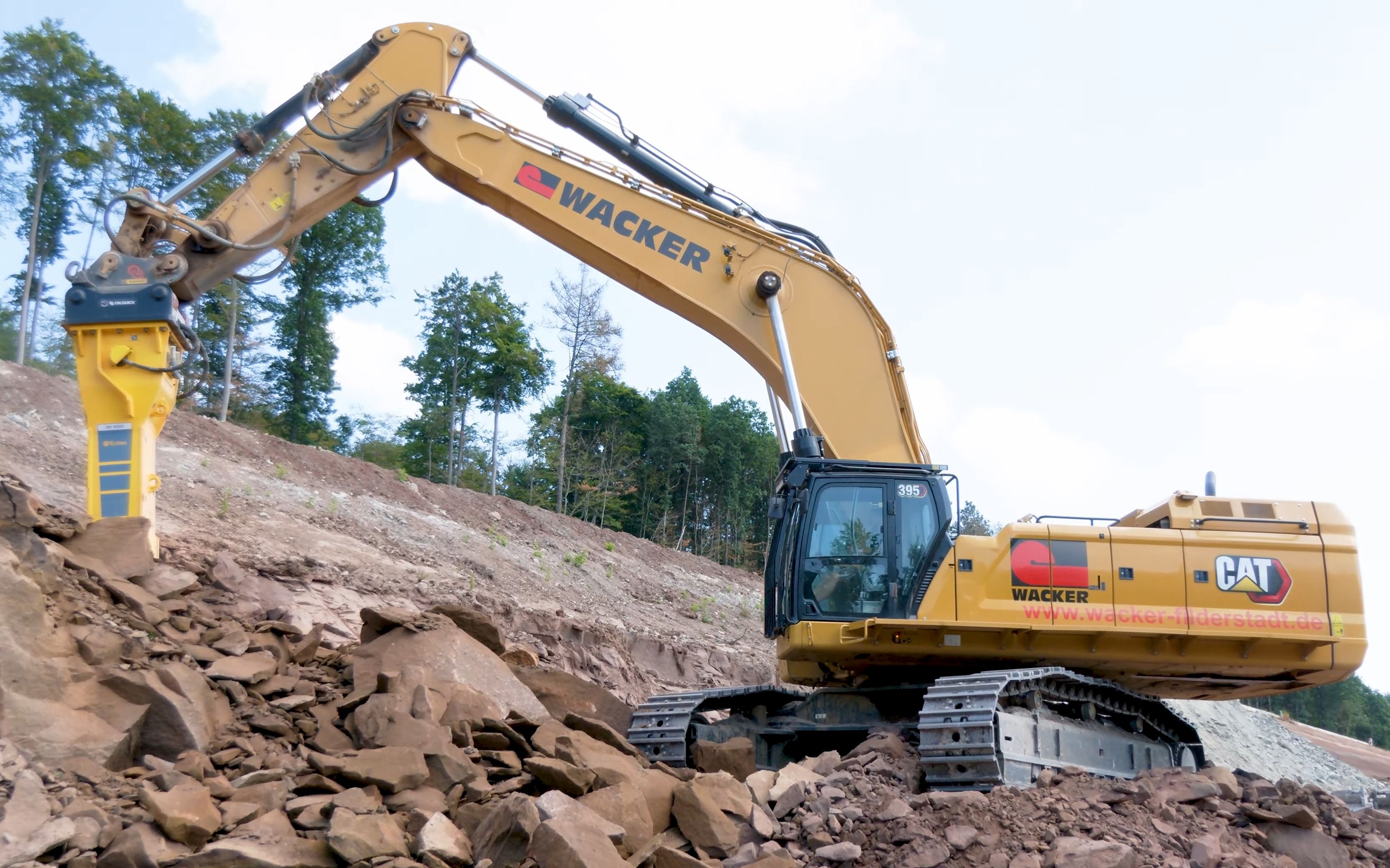 cat 395挖掘机破碎岩石4k