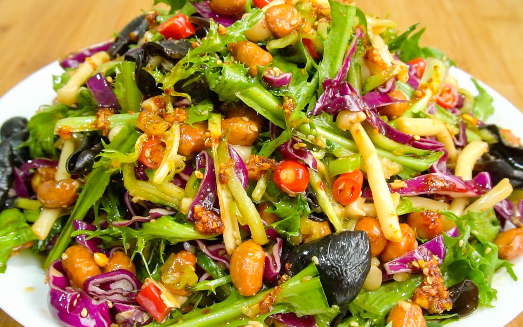 天热不想吃饭,就做这盘拌合菜,一盘菜6种食材,香辣爽脆特开胃