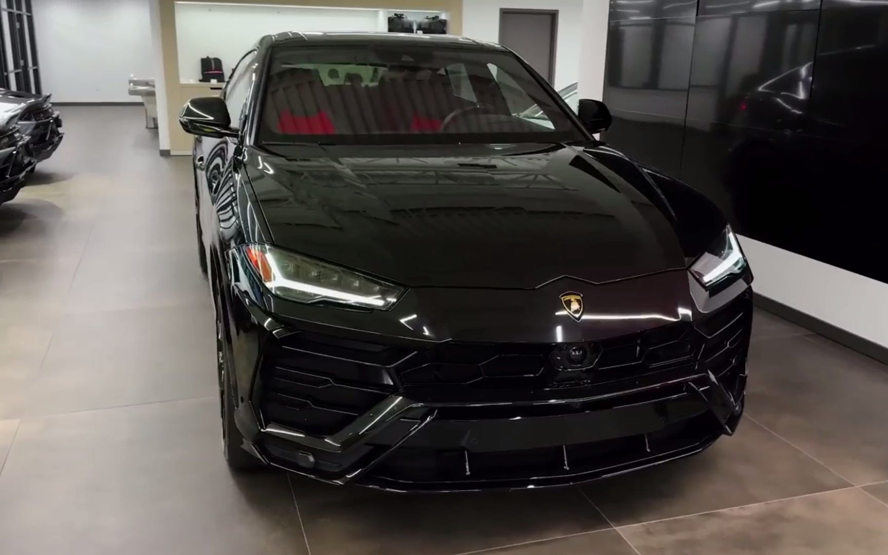 全方位实拍2023款兰博基尼urus-狂野的黑色豪华suv!