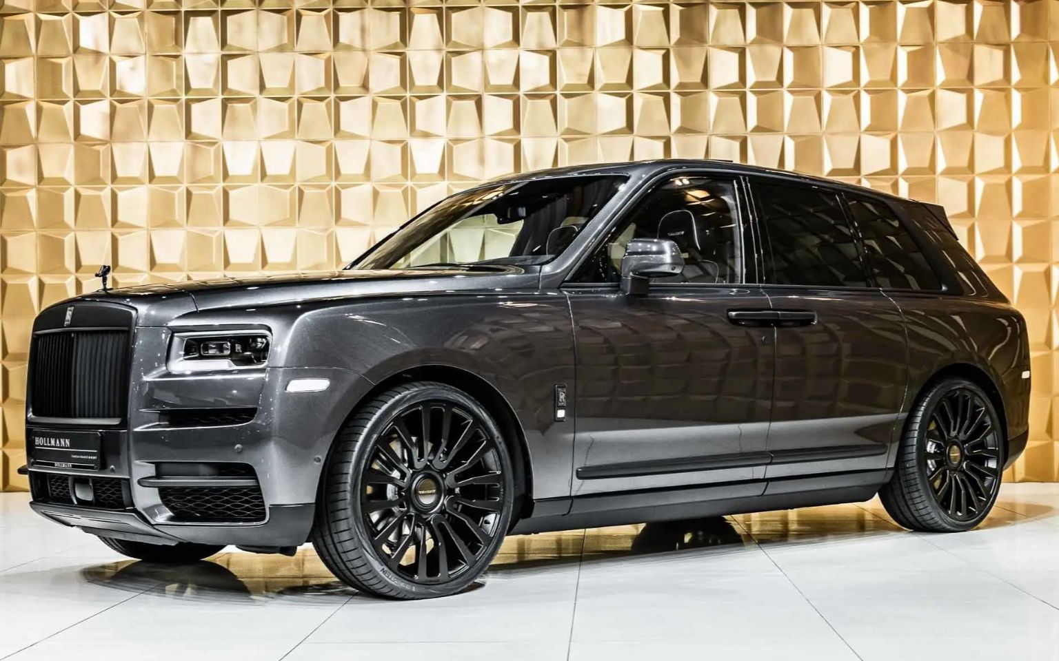 276万起售宽度增加164毫米配67tv12动力2022款库里南亮相