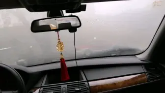 Скачать видео: 暴雨驾驶视角，车内原声。