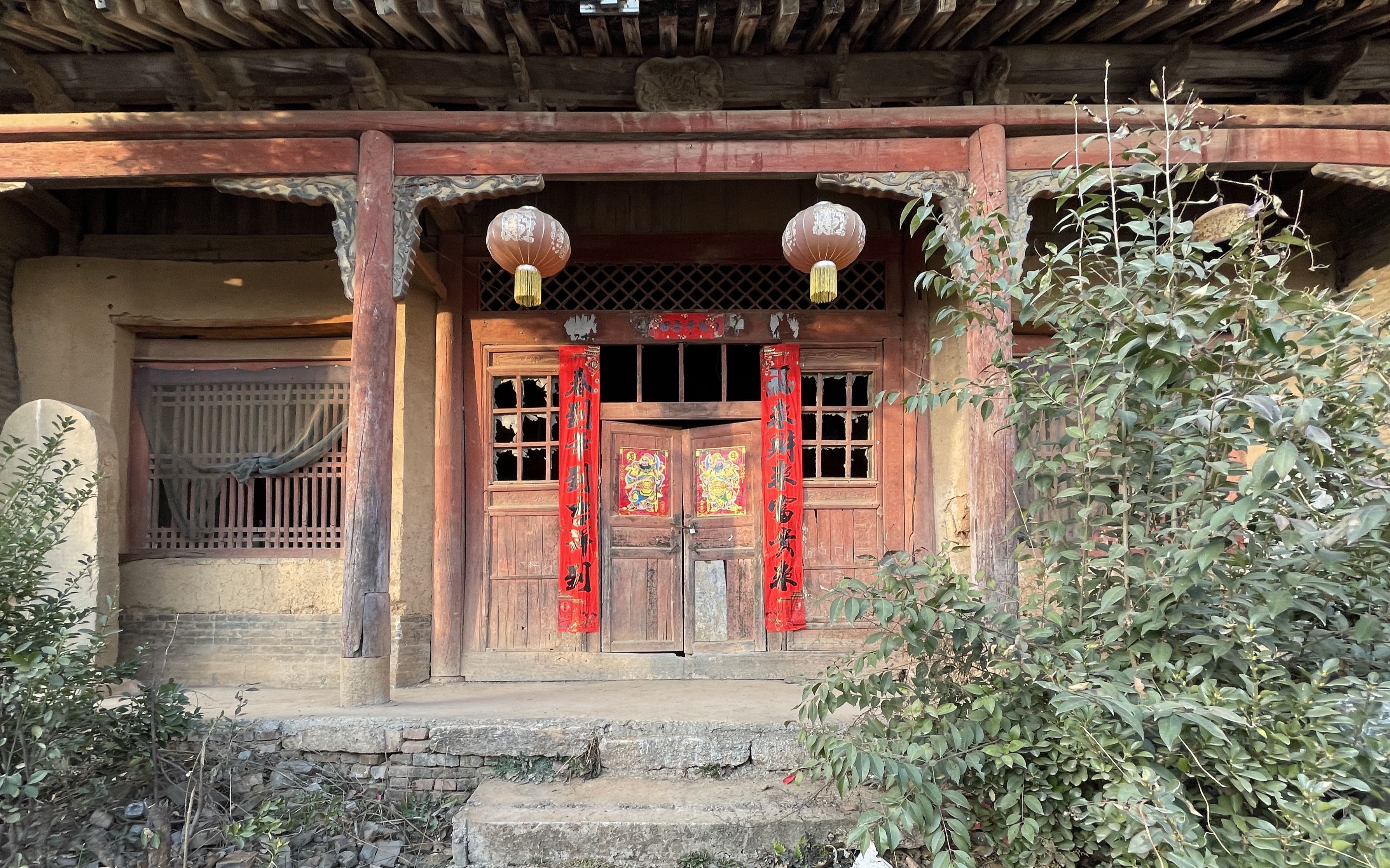 实拍河南洛宁观音寺,明代大殿铺了个彩钢瓦顶,曾被学校征用哔哩哔哩bilibili