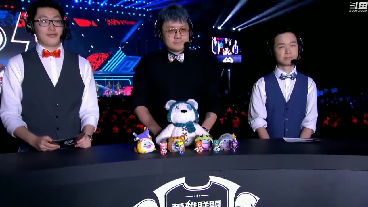 神超这辈子有两件事不能干一是穿西装走红毯二是念广告