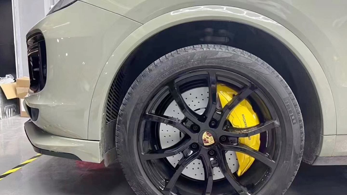 保时捷卡宴刹车改装阿基菠萝前10后4卡钳套装超大鲍鱼原装位直上效果