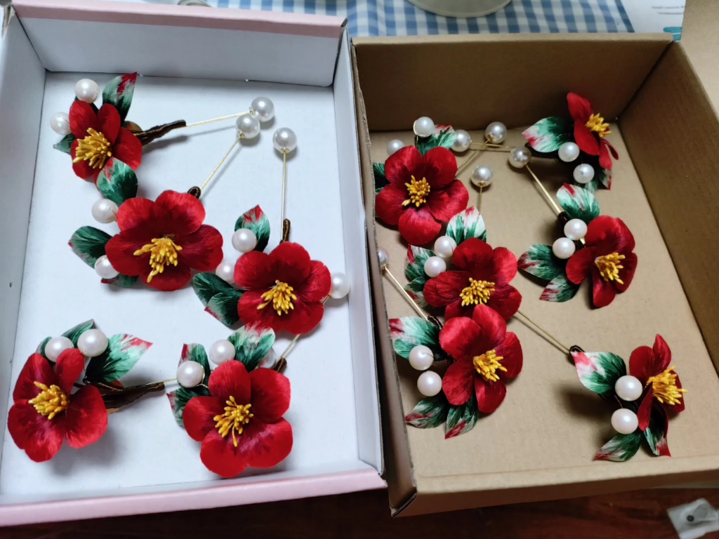 两盒子绒花山茶花胸针