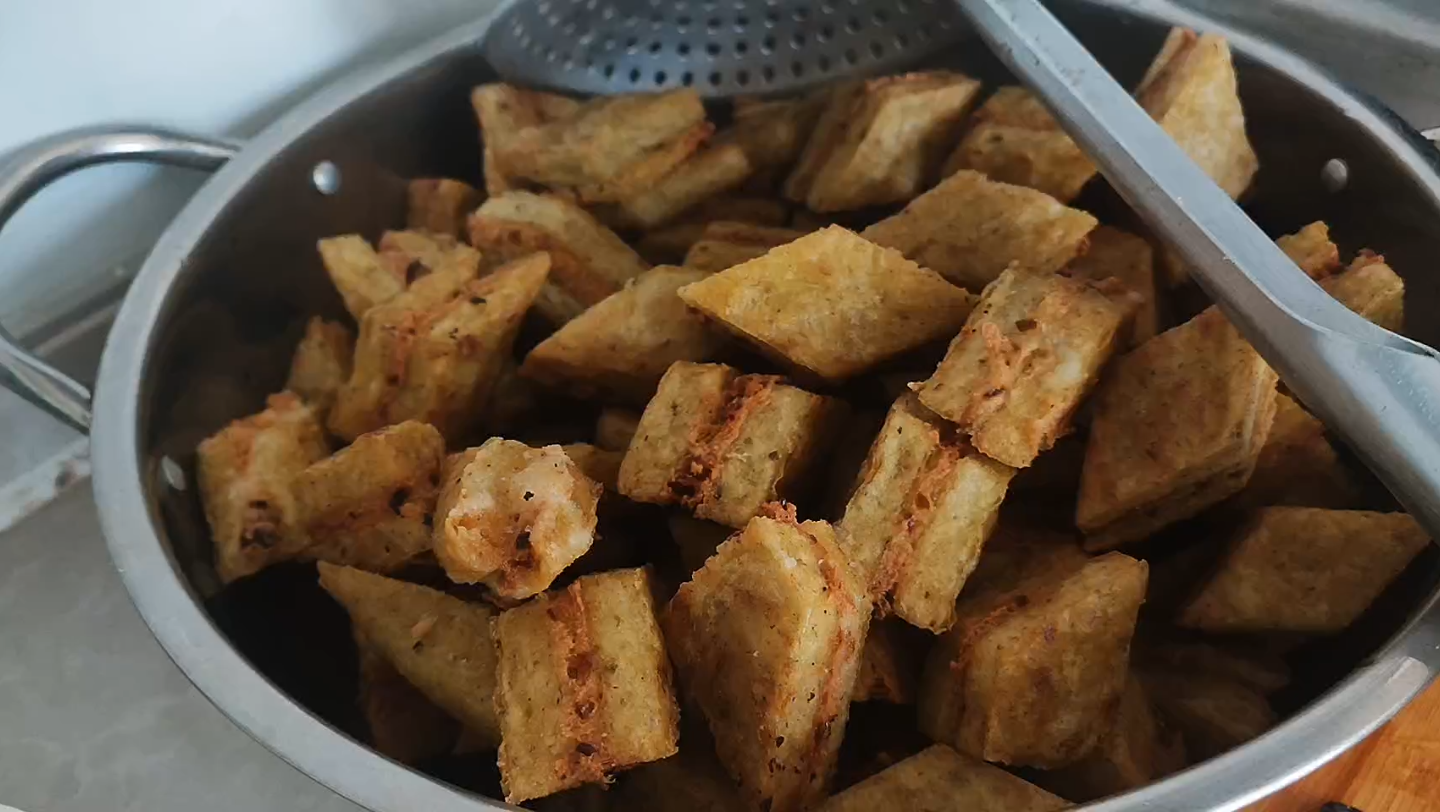 农村春节特色美食炸饹馇盒