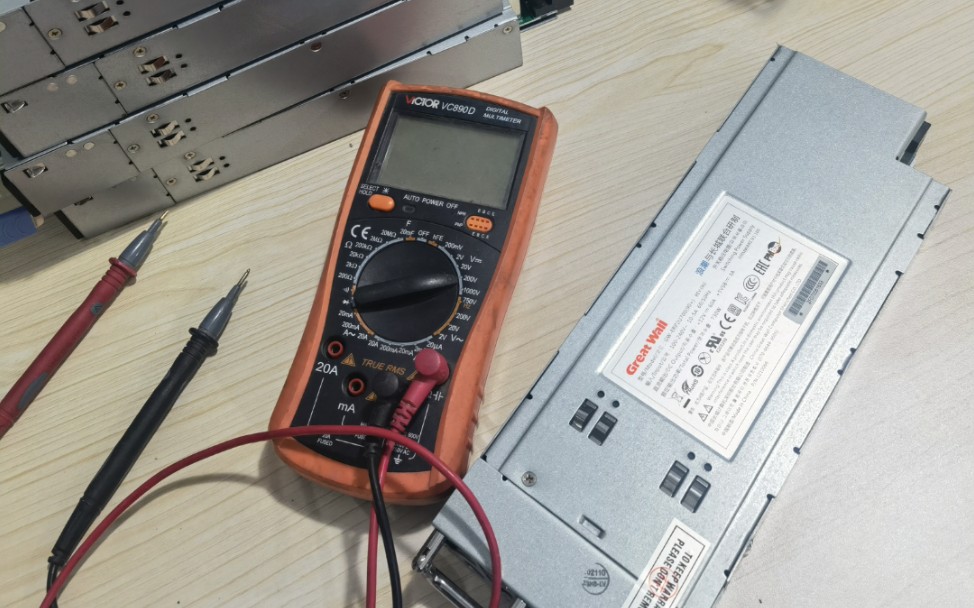 服务器电源改装 12v 60a的大功率 脱机启动 可以做 门头广告 安防器材 户外灯箱 步进马达 无线电 打印机 等等用 也可以自己改着玩