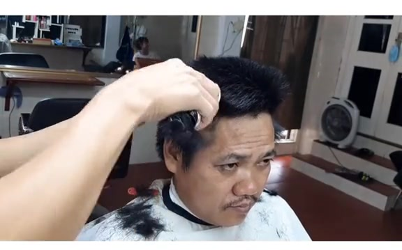 邋遢大叔理平头 ,换个发型也能变帅哥!