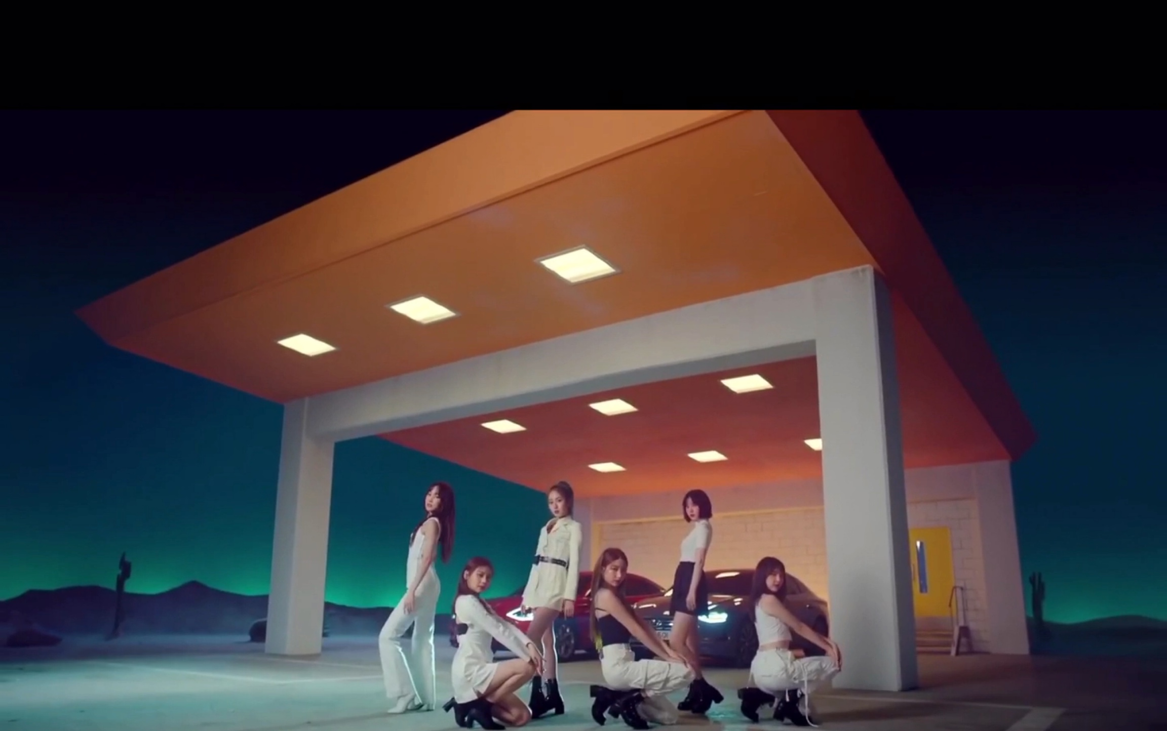 女团刀群舞就服她们,同样的动作就像用尺量过一样_哔哩哔哩 (゜-゜)つ