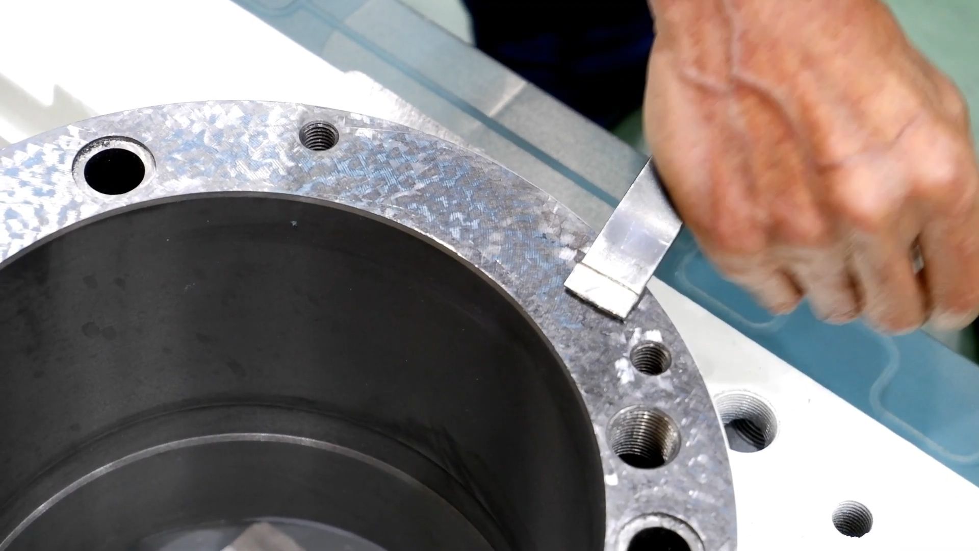 独特的人工刮研工艺,发明200年也没有机器替代,它是干