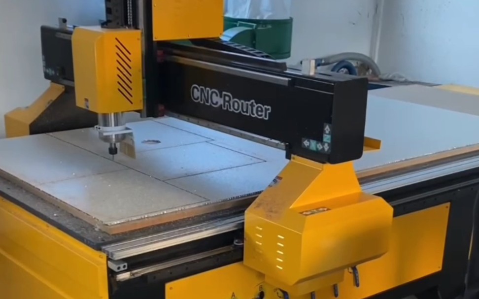 全自动集成吊顶设备蜂窝板数控开料机包边条切割45度双头锯冲角机